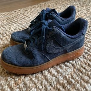 Nike women’s suede air force 1 gum sole